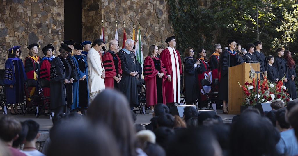 斯坦福大学举行第135届开学典礼