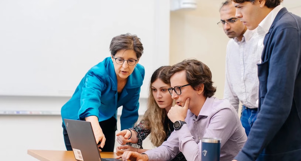 斯坦福商学院深化对人工智能的承诺